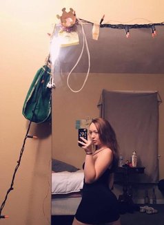 Debby – American escort in Yokohama