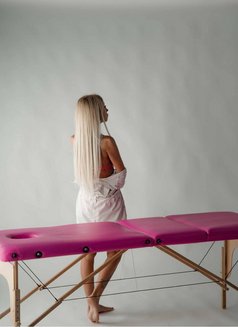 Relax Massage – Hungarian adult performer in Nottingham