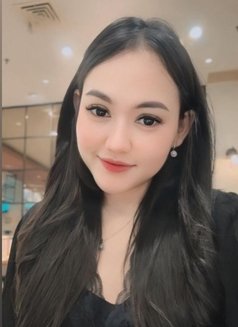 Della – escort in Surabaya