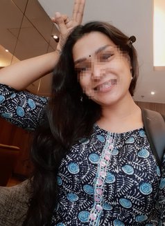 Indian Girl With Sugar Lips – Indian escort in Leicester