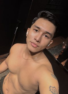 Runchu Young – Singaporean Male escort in Hong Kong